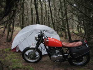 Making camp in Oregon with the Yamaha SR400 motorcycle