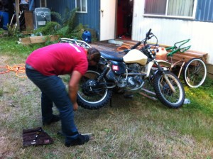 Repairing the flat on the XT500 at a friendly strangers