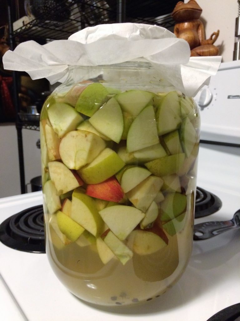 Making raw apple cider vinegar